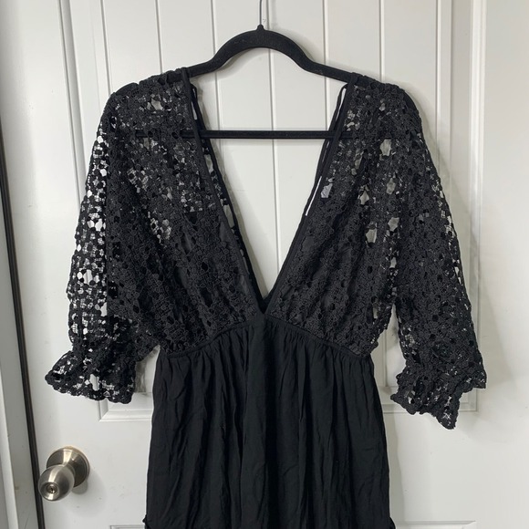 Petal + Pup‎ Lace puff sleeves Deep V-Neck Party Cocktail mini Dress Black US 4 - Picture 3 of 7